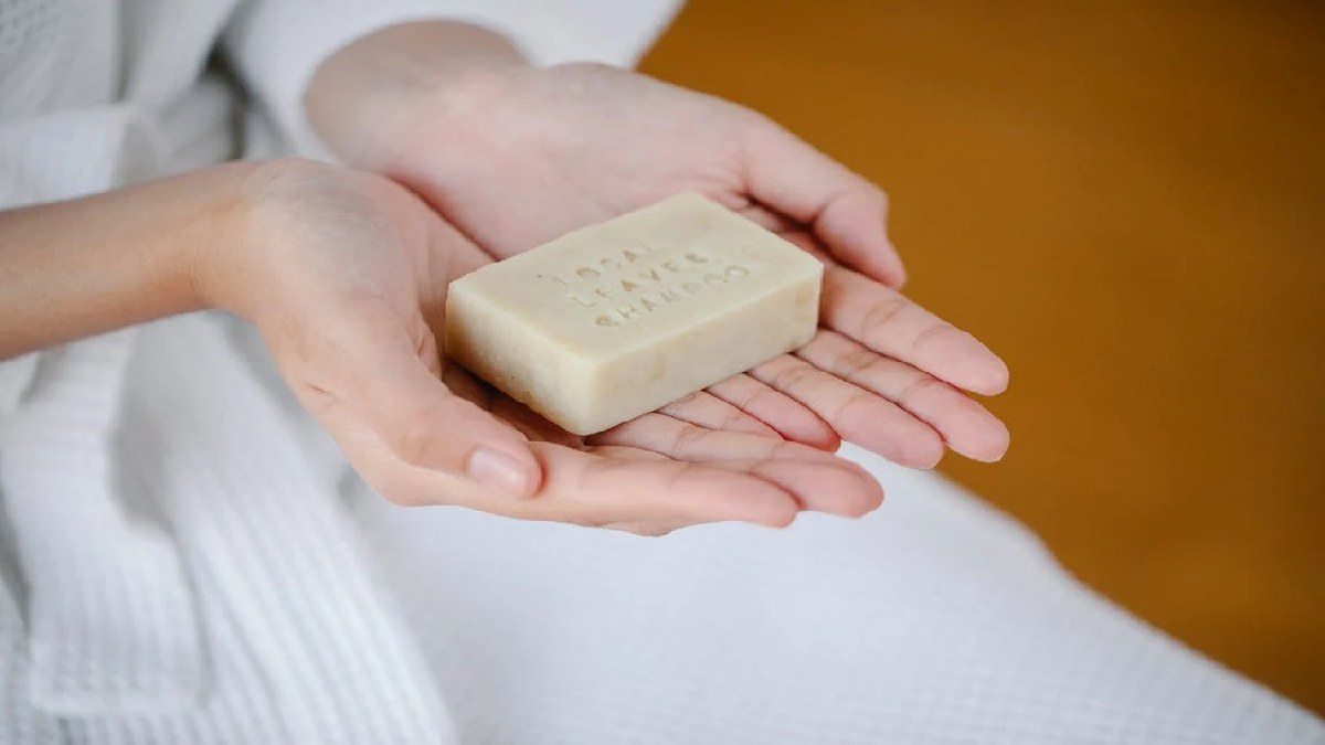 Solid shampoo: why you should start using it (and how to apply it well)